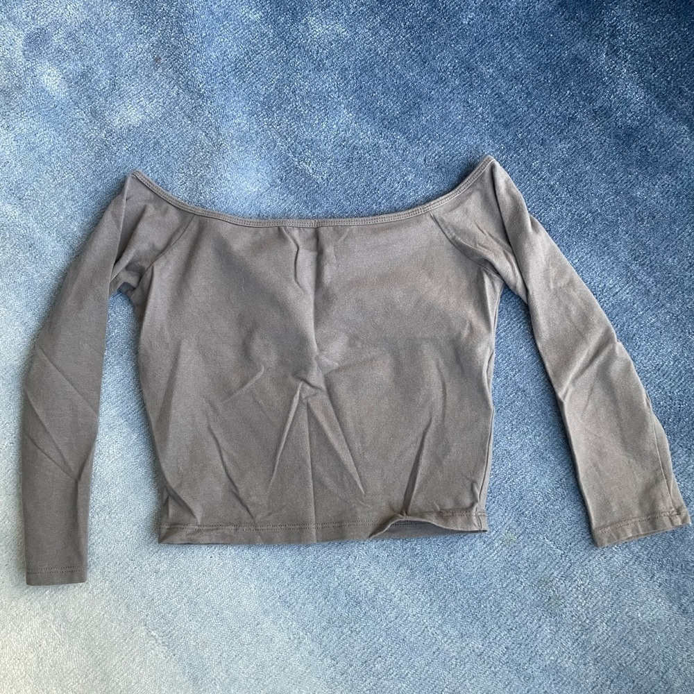 ⚠️LAST CHANCE Hollister Gray 3/4 Off the Shoulder Crop Top